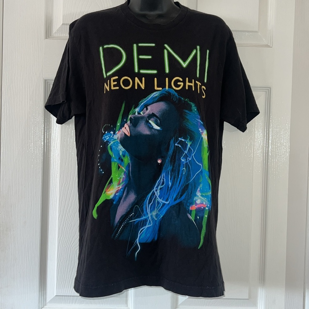 Demi Lovato The Neon Lights Tour 2014 Large Concert Tee EUC